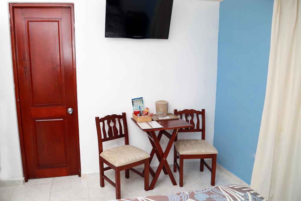 Hotel Los Jardines Сантьяго-де-лос-Кабальерос Экстерьер фото