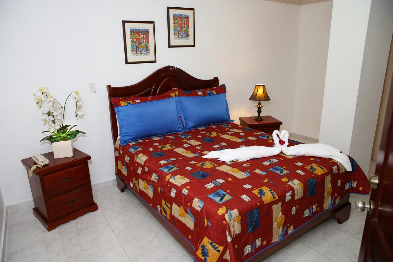 Hotel Los Jardines Сантьяго-де-лос-Кабальерос Экстерьер фото