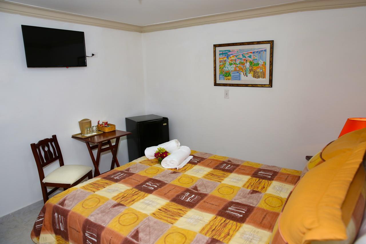 Hotel Los Jardines Сантьяго-де-лос-Кабальерос Экстерьер фото